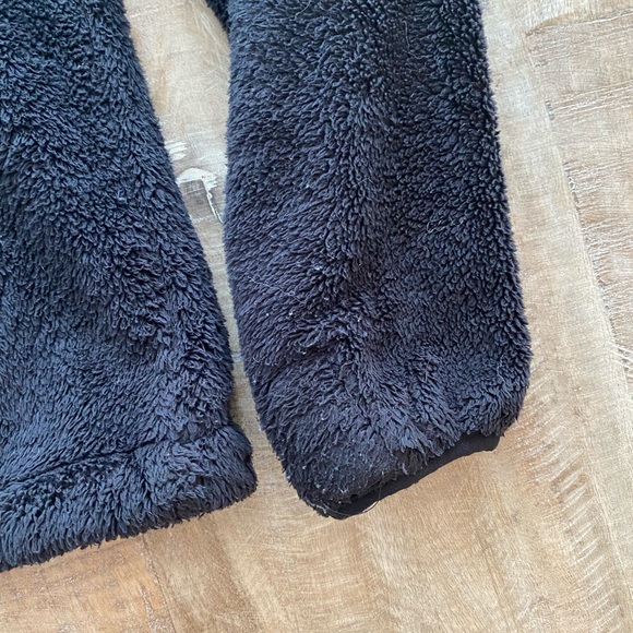 The North Face Womens Black Fuzzy Zip Jacket Size Small - Picture 6 of 9